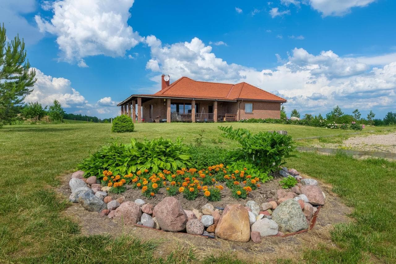 Svečių namai gamtoje — pievos, pušynai ir sodas